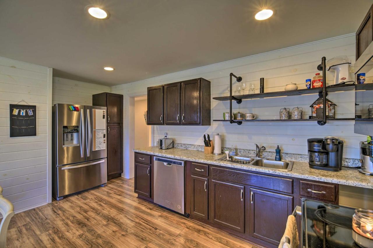 Cozy Bristol Home With Yard About 1 Mile To Downtown! Экстерьер фото