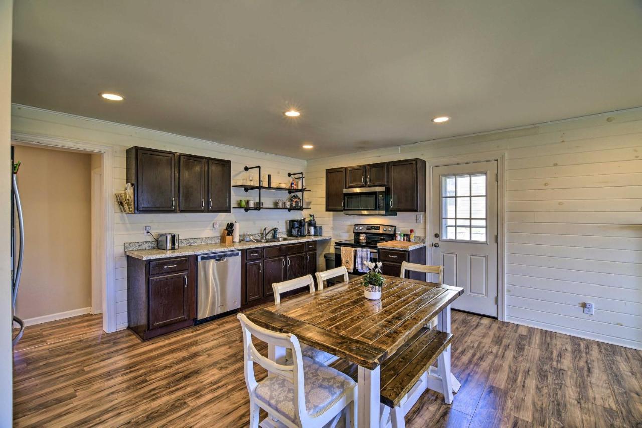 Cozy Bristol Home With Yard About 1 Mile To Downtown! Экстерьер фото