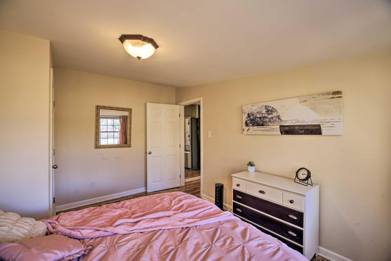 Cozy Bristol Home With Yard About 1 Mile To Downtown! Экстерьер фото